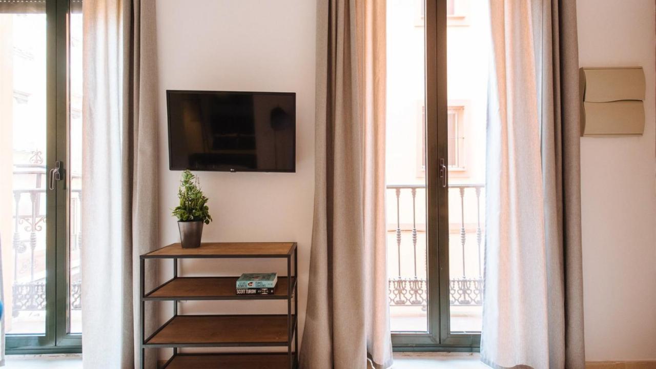 Chiqui And Vicente Suite Apartments Seville Exterior photo