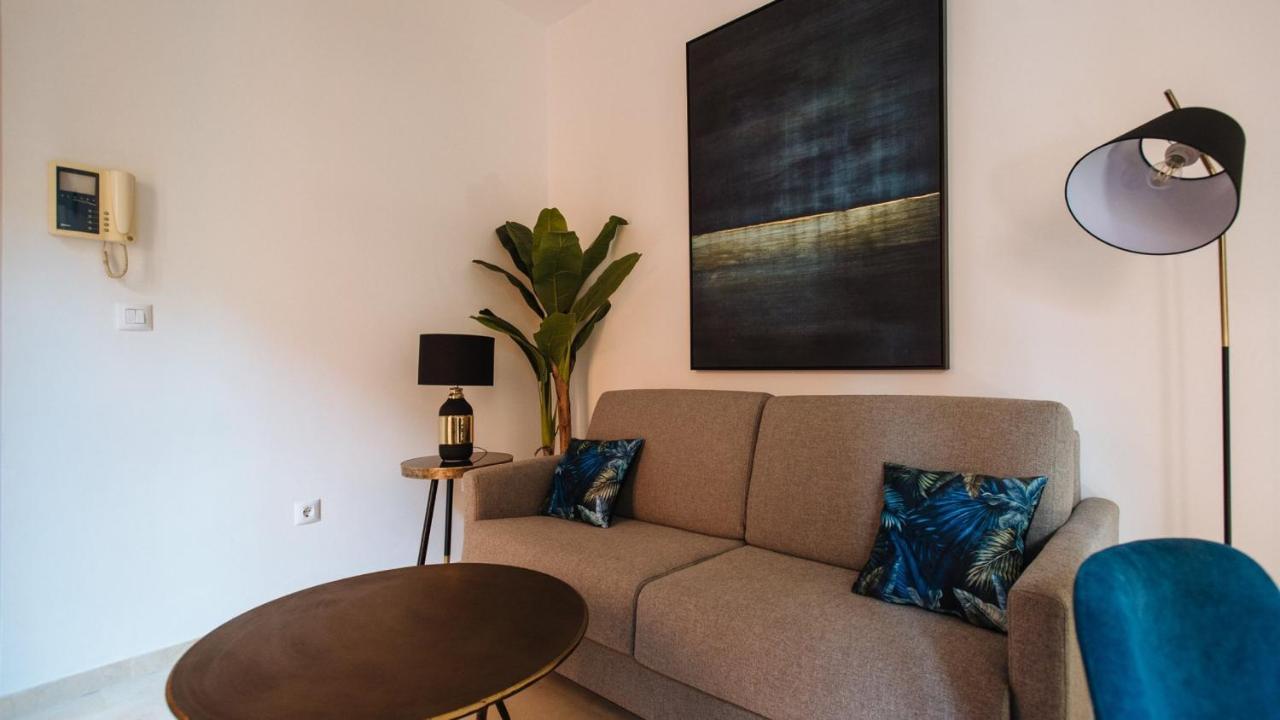 Chiqui And Vicente Suite Apartments Seville Exterior photo