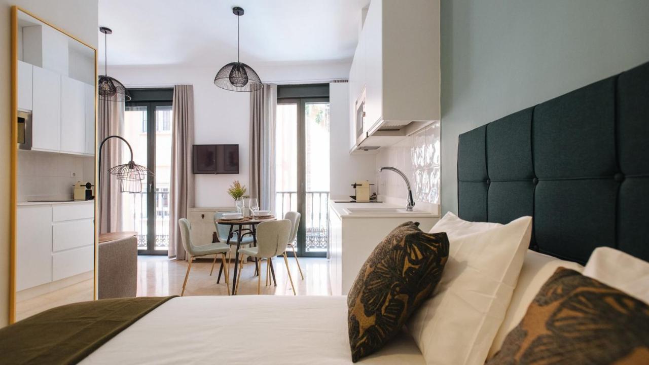 Chiqui And Vicente Suite Apartments Seville Exterior photo