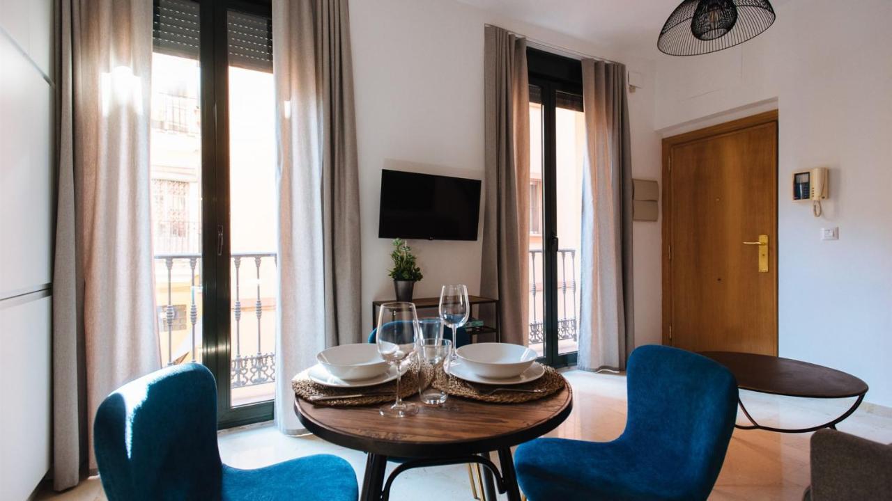 Chiqui And Vicente Suite Apartments Seville Exterior photo